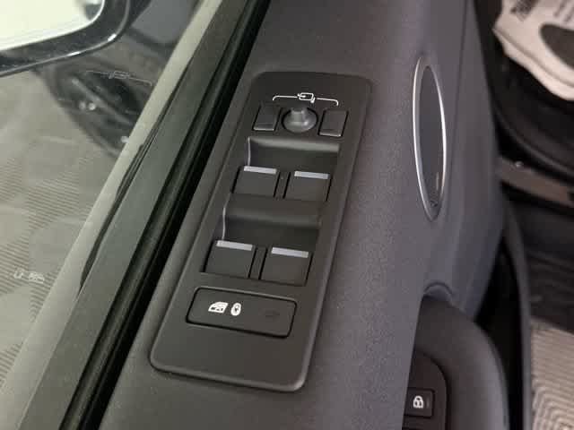 Used 2026 Land Rover Discovery S AWD/4WD image 30