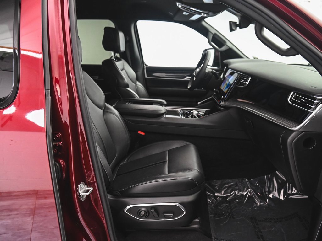 Used 2022 Jeep Wagoneer Series III image 32