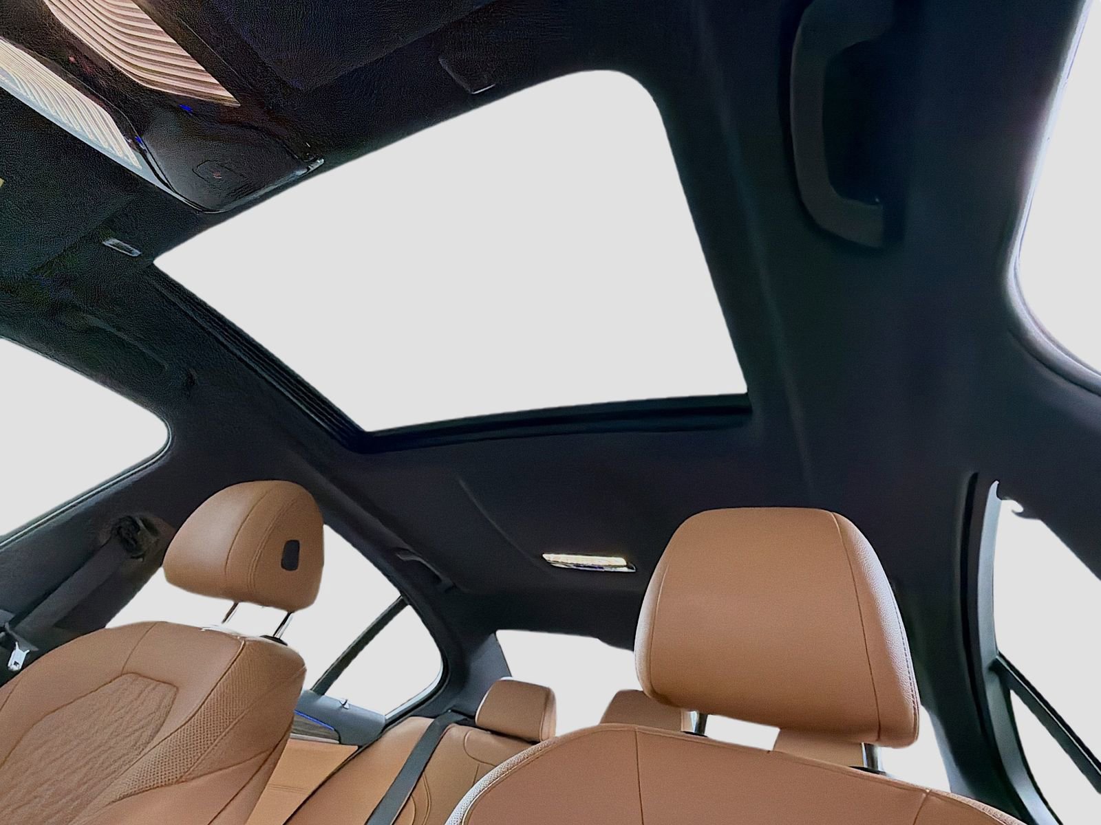 Used 2023 BMW 540i w/ Premium Package image 15