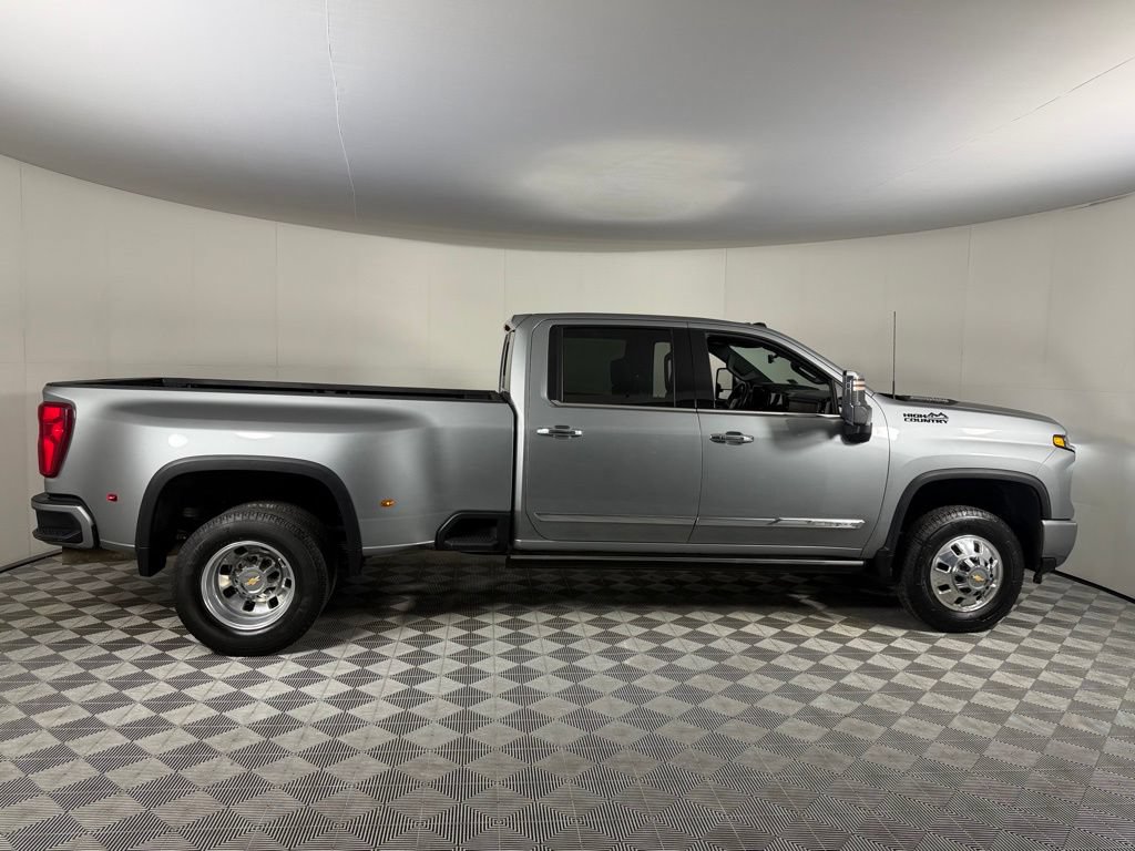 Used 2024 Chevrolet Silverado 3500 High Country w/ Technology Package AWD/4WD image 5