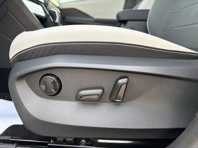 Used 2025 Volkswagen Taos SE AWD/4WD image 17