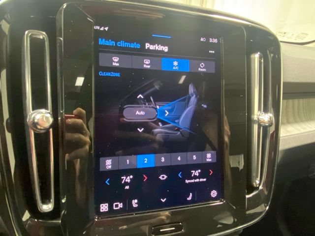 Certified 2025 Volvo XC40 B5 Plus AWD/4WD image 21