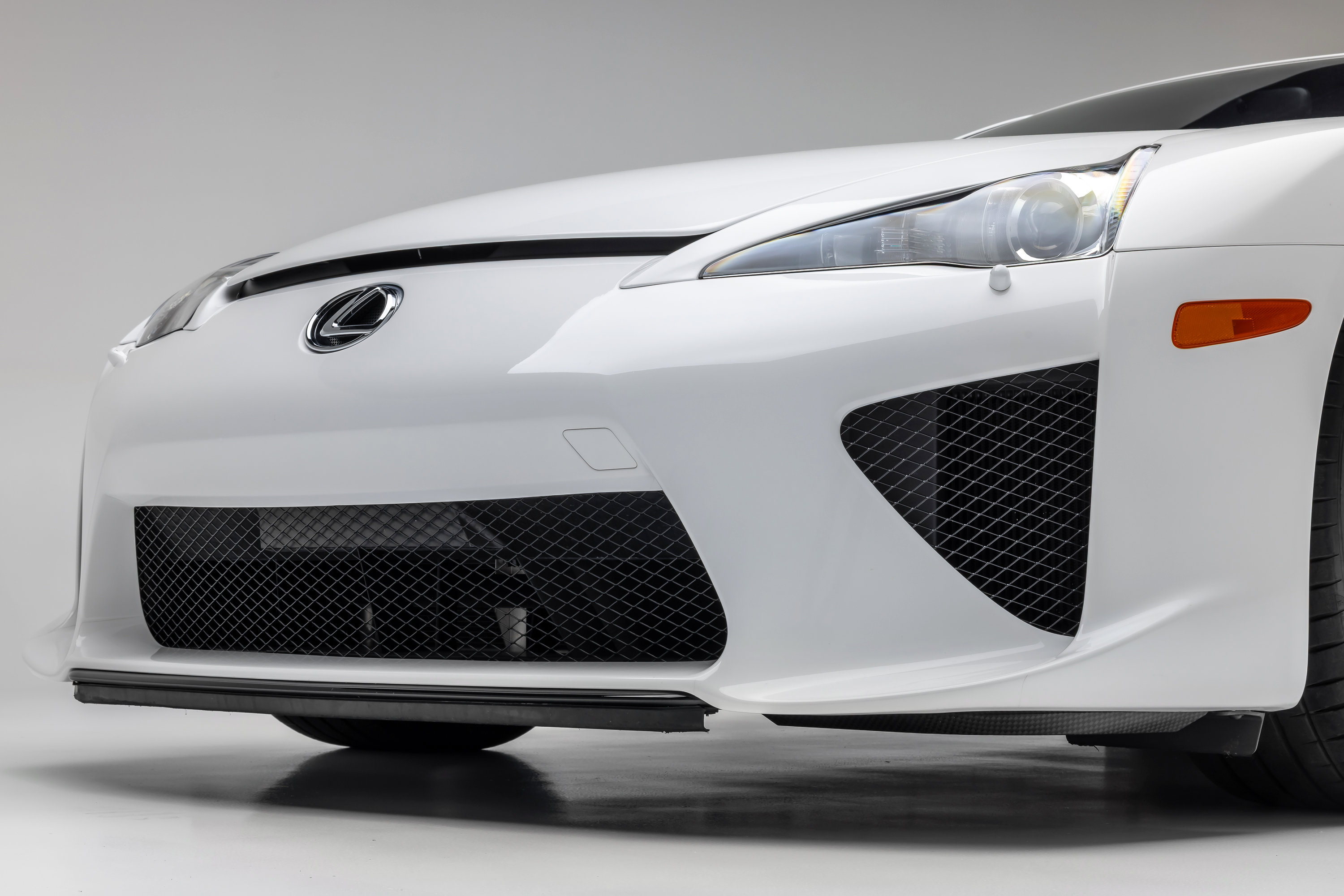 Used 2012 Lexus LFA RWD image 9
