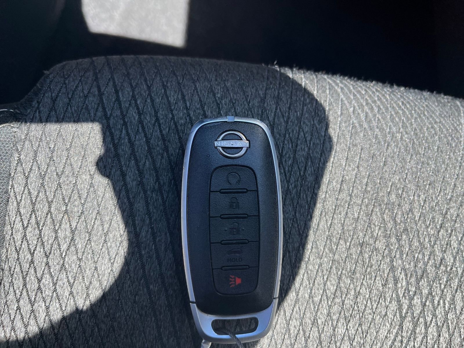 Used 2025 Nissan Rogue SV image 27