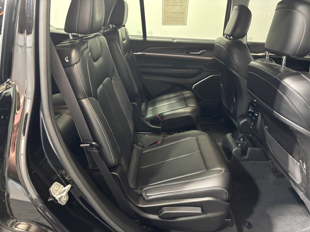 Used 2022 Jeep Grand Cherokee L Limited w/ Luxury Tech Group II AWD/4WD image 13