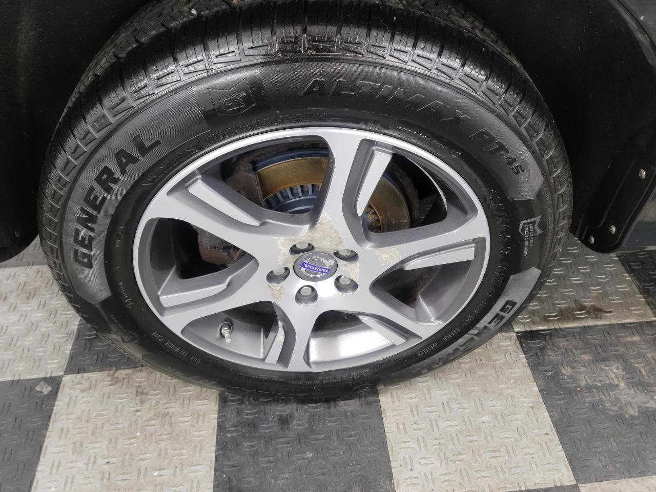 Used 2015 Volvo XC60 T6 w/ Proximity Package image 34