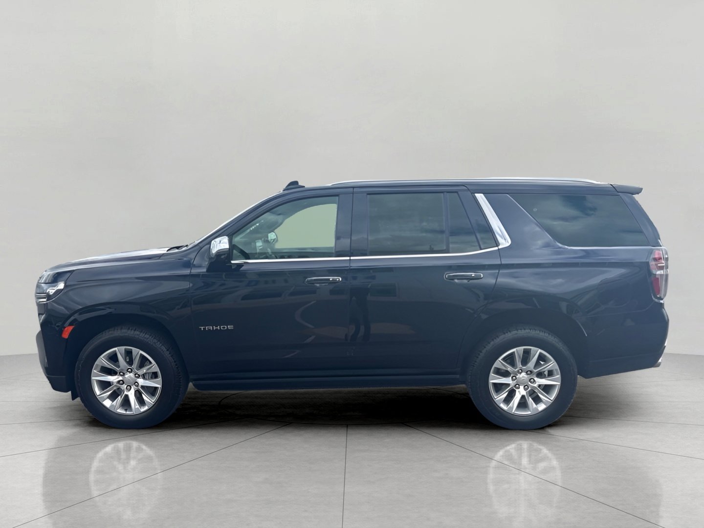 Used 2023 Chevrolet Tahoe Premier w/ Premium Package AWD/4WD image 6