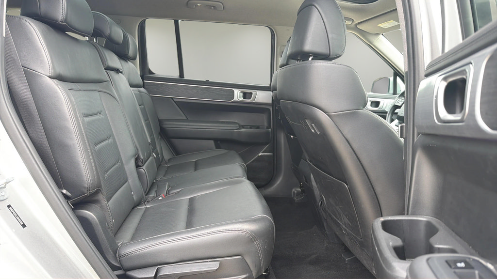 Used 2025 Hyundai Santa Fe Limited AWD/4WD image 15