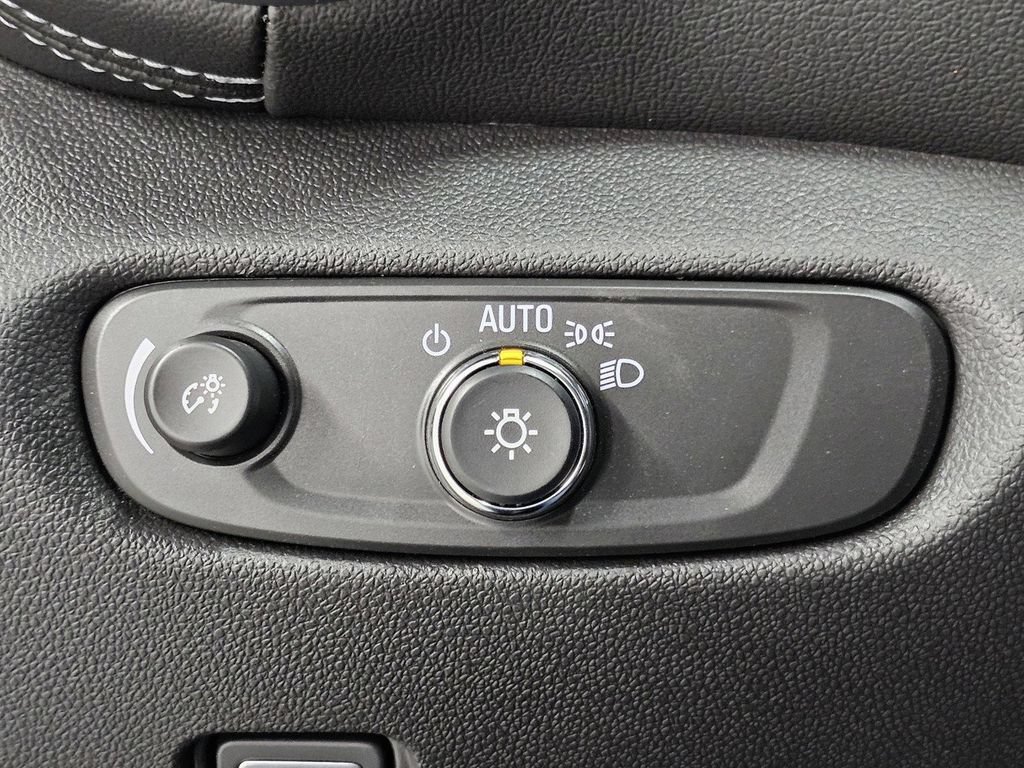 Used 2026 Chevrolet Blazer LT FWD image 30