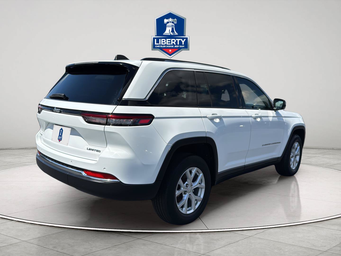 Certified 2023 Jeep Grand Cherokee Limited AWD/4WD image 10