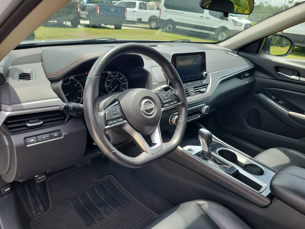 Used 2024 Nissan Altima 2.5 SR FWD image 18