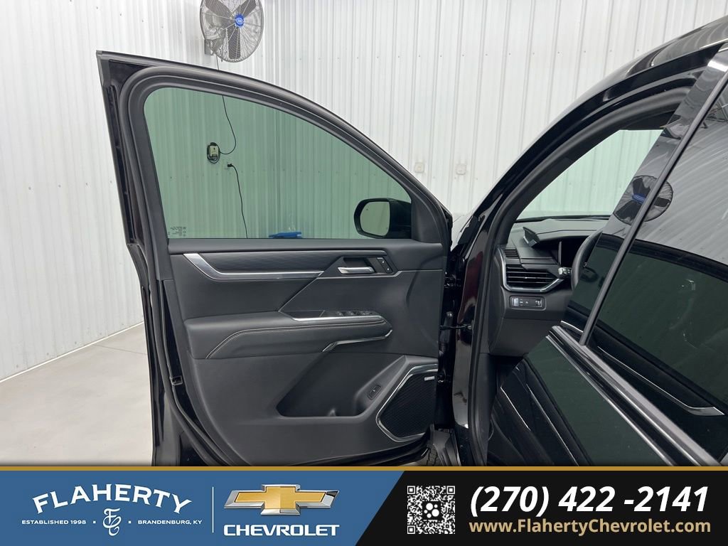 Used 2024 GMC Acadia Elevation w/ Black Edition FWD image 8