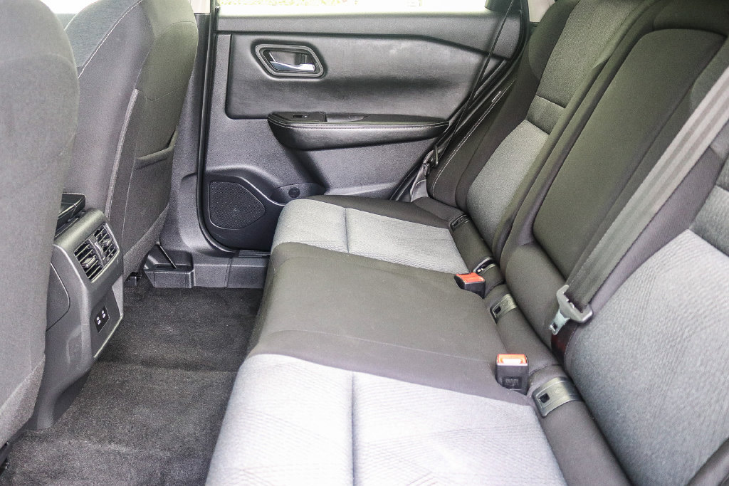 Used 2025 Nissan Rogue SV AWD/4WD image 18
