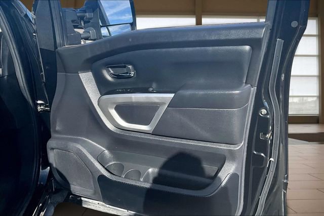 Used 2024 Nissan Titan SV w/ SV Convenience Package image 24