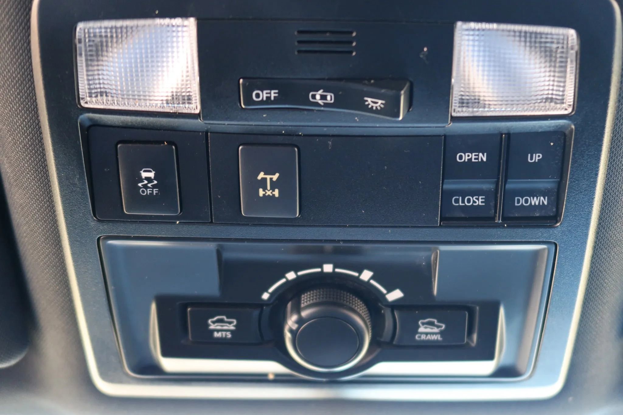 Used 2016 Toyota Tacoma TRD Off-Road w/ Premium & Technology Package AWD/4WD image 23