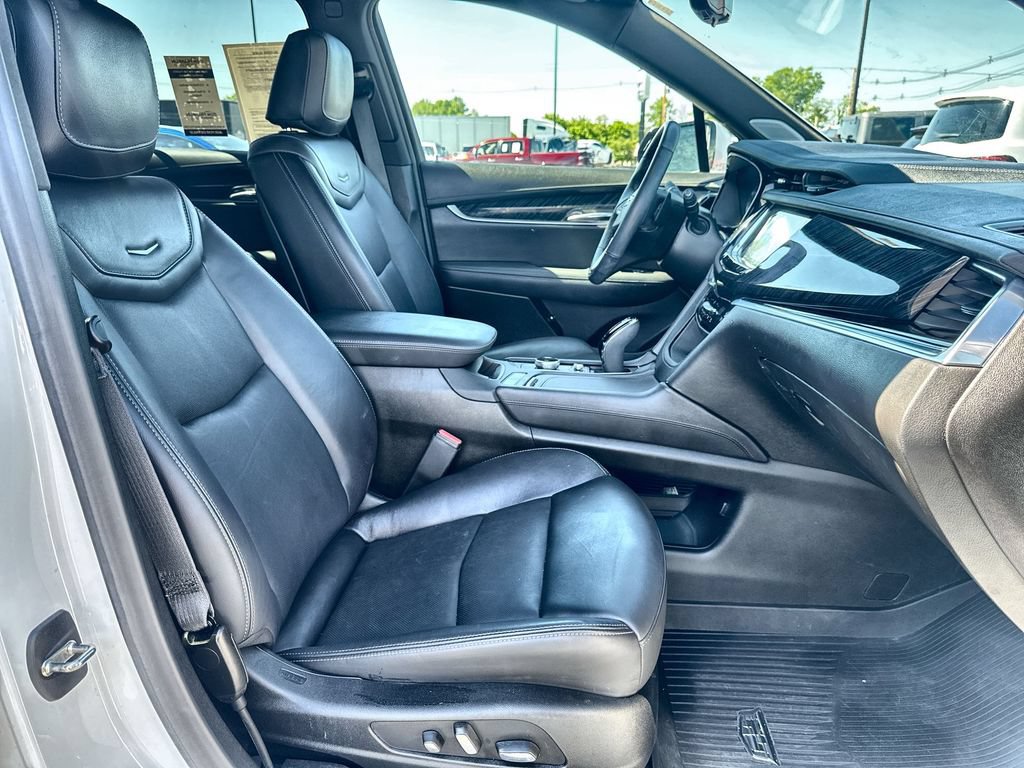 Used 2024 Cadillac XT6 Premium Luxury w/ Technology Package AWD/4WD image 28