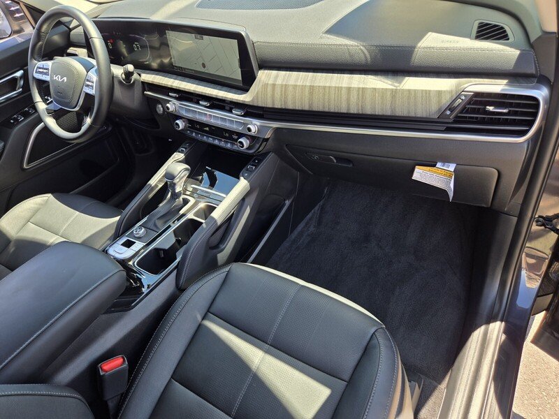 Certified 2025 Kia Telluride EX FWD image 19