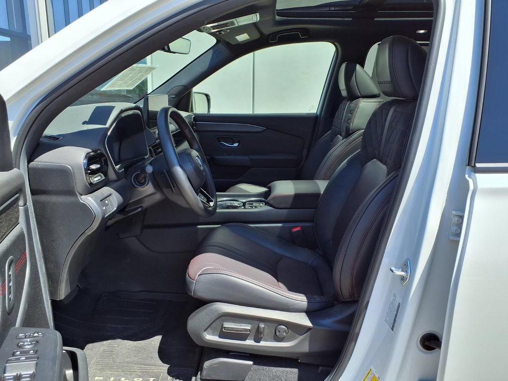 Used 2026 Honda Pilot Black Edition image 12