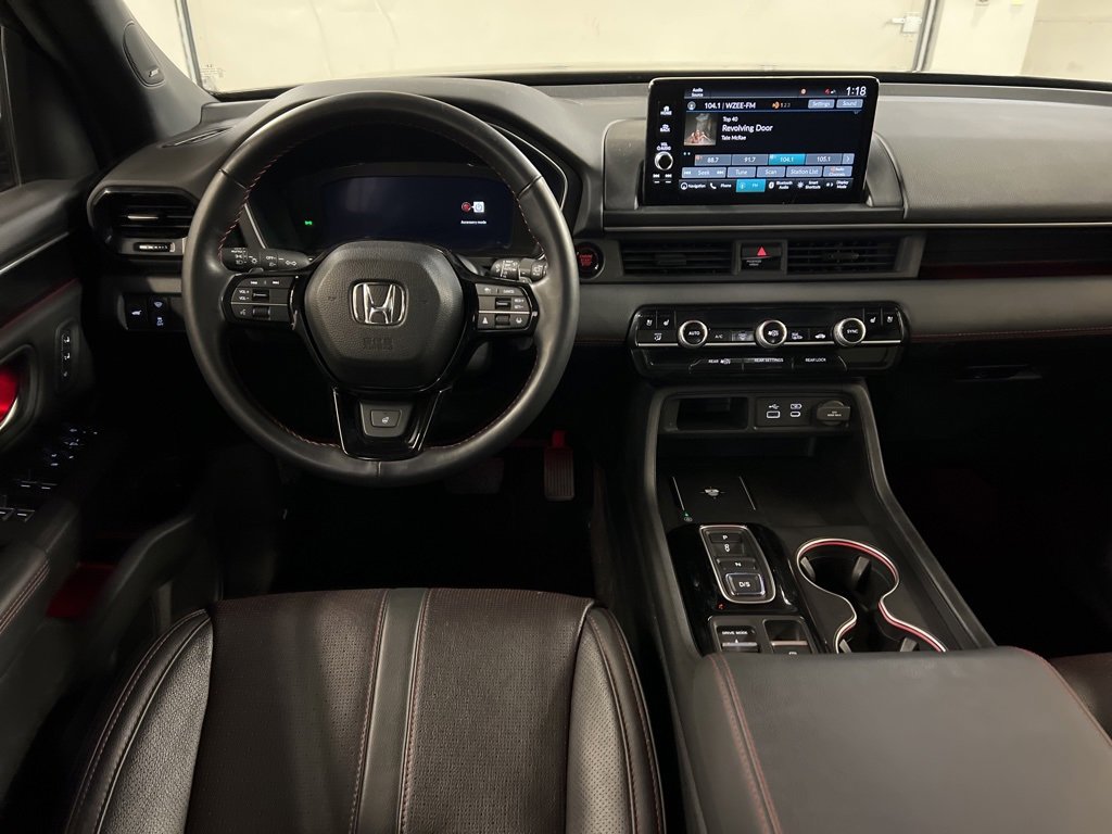 Used 2025 Honda Pilot Black Edition image 8