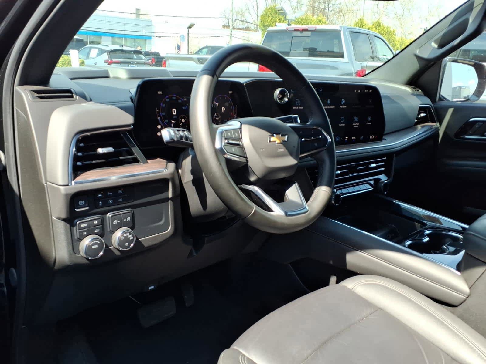 Used 2025 Chevrolet Suburban LT AWD/4WD image 9