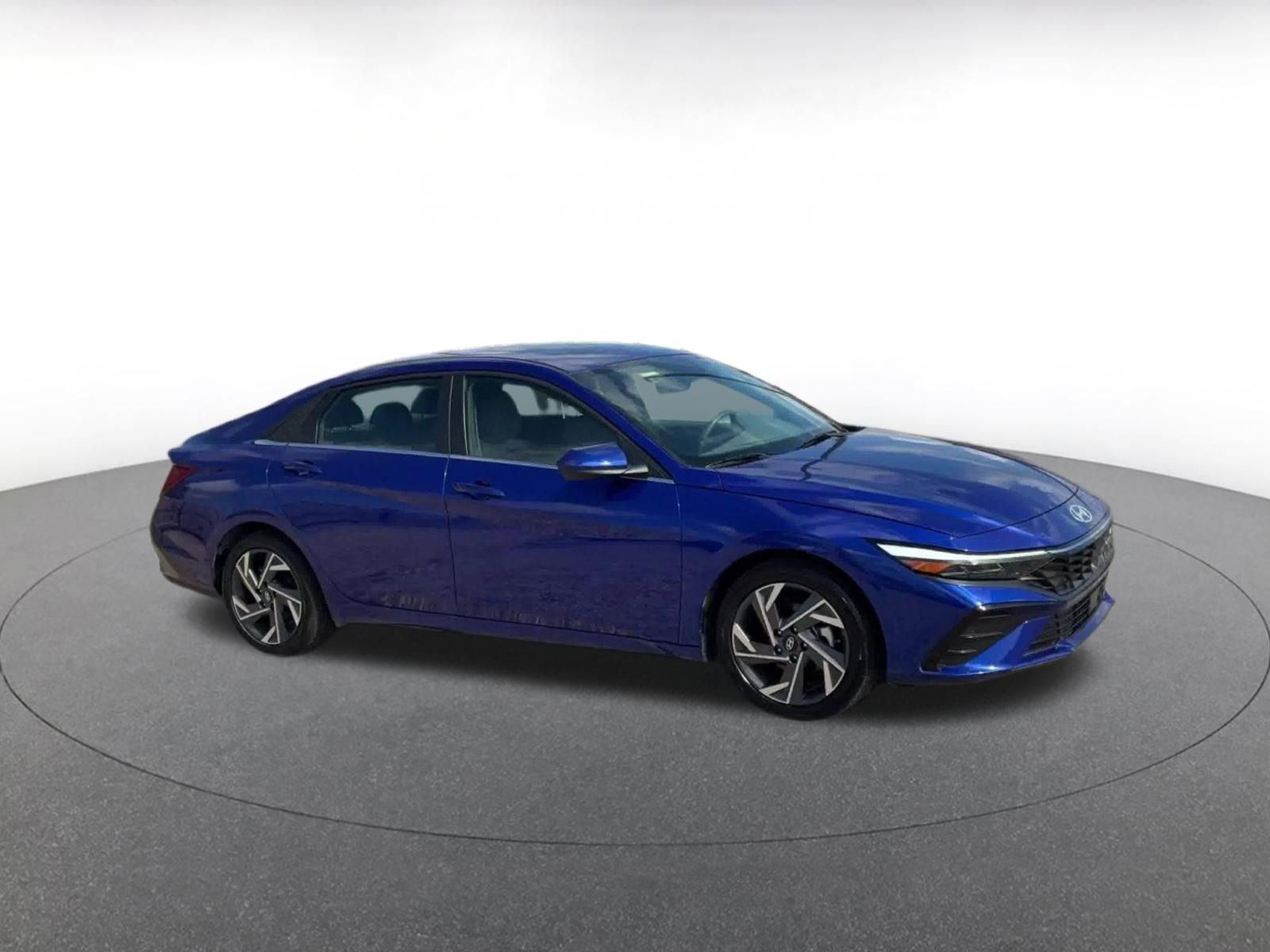 Used 2025 Hyundai Elantra SEL FWD image 2