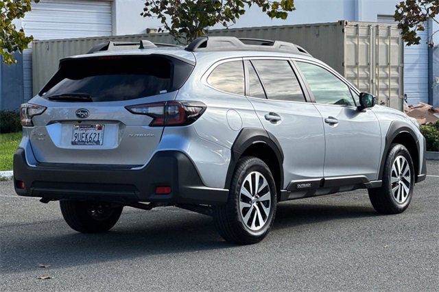 Used 2025 Subaru Outback Premium w/ Popular Package #1A image 4