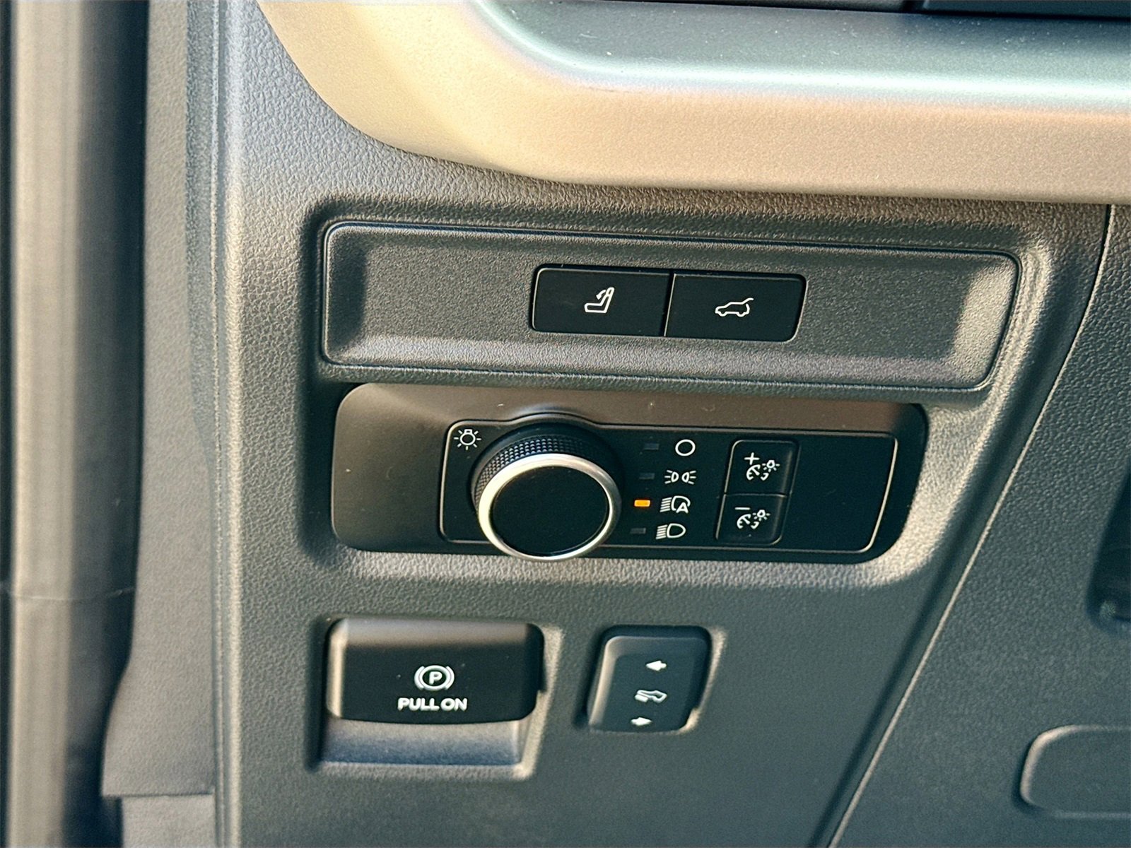 Used 2024 Ford Expedition XLT image 10