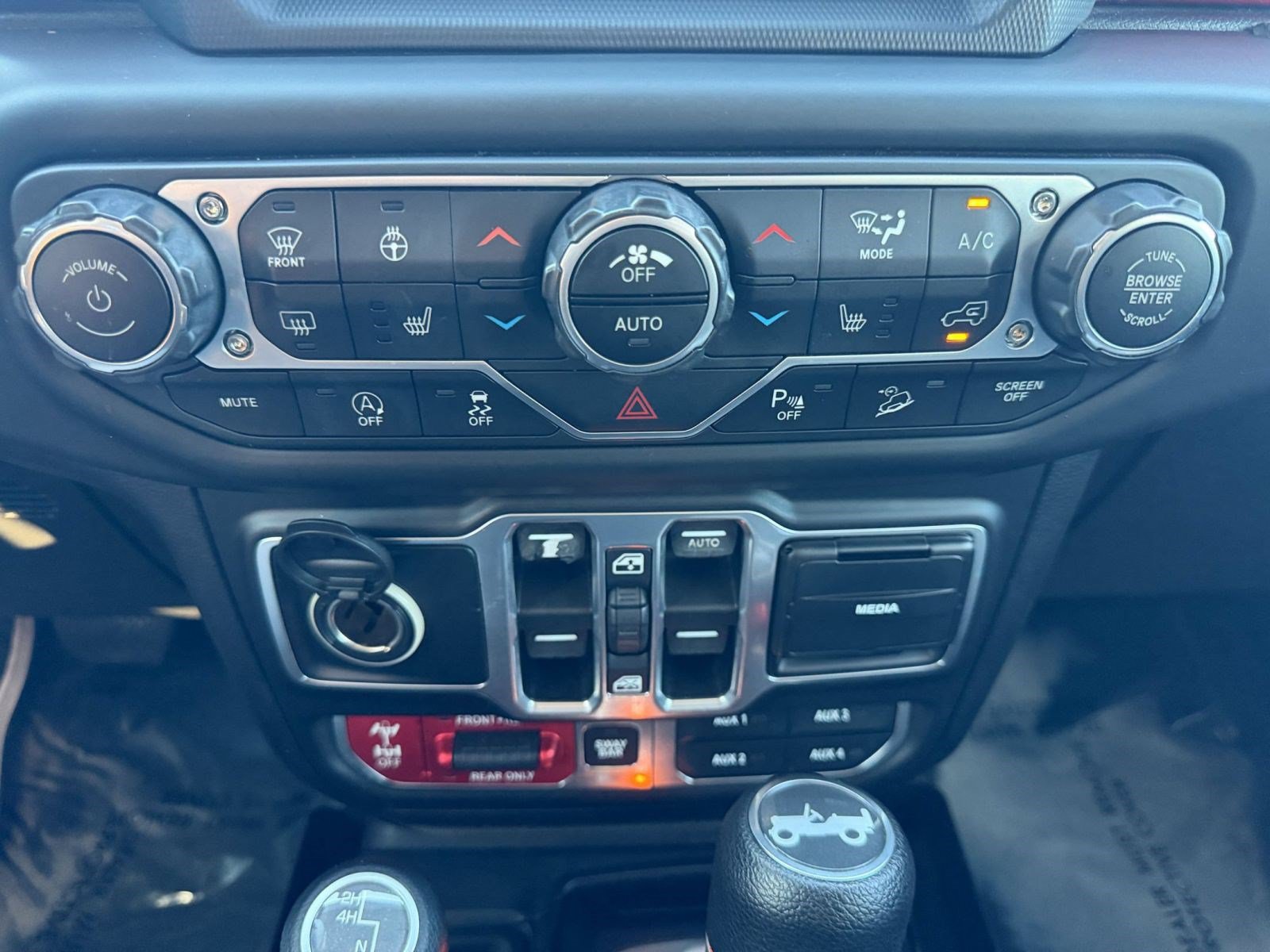 Used 2018 Jeep Wrangler Unlimited Rubicon AWD/4WD image 19