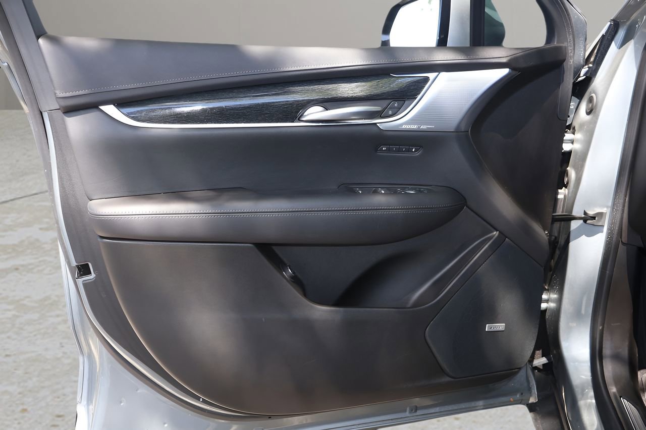 Used 2023 Cadillac XT5 Premium Luxury w/ Technology Package FWD image 9