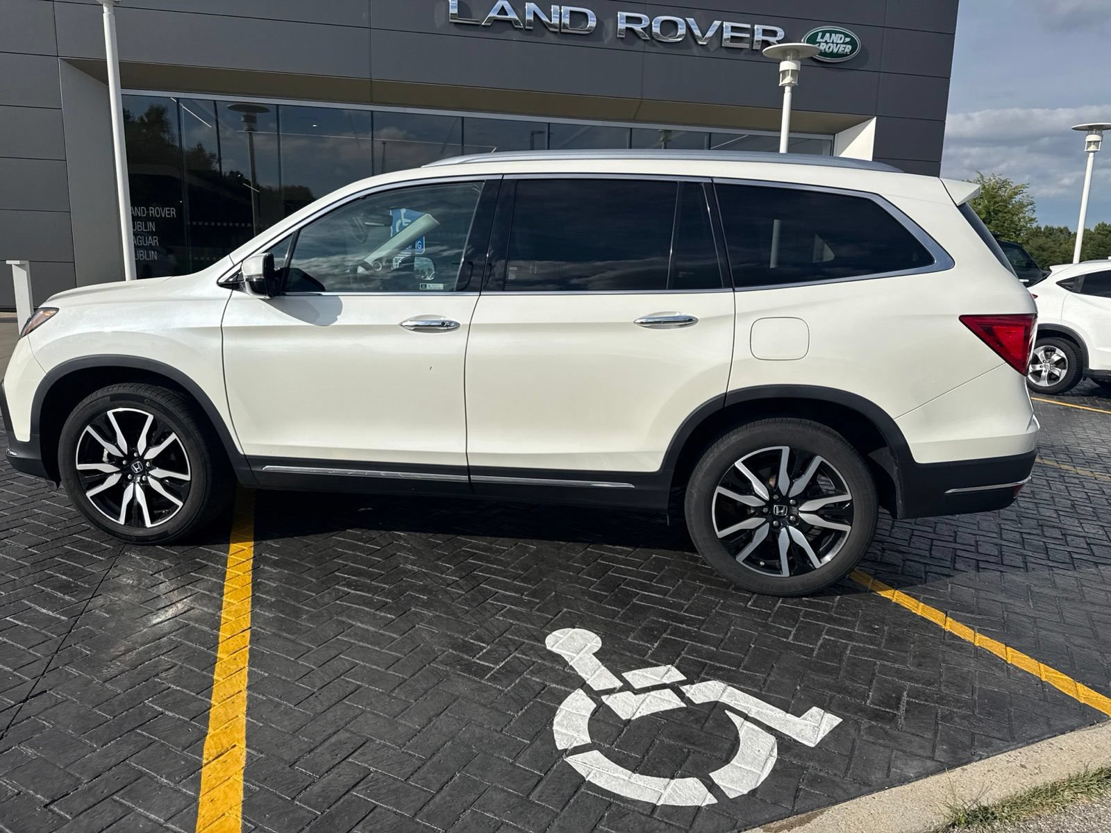 Used 2019 Honda Pilot Touring image 8