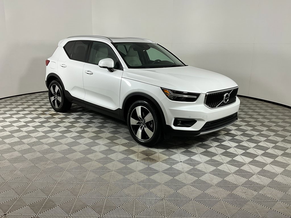 Used 2021 Volvo XC40 T5 Momentum w/ Premium Package image 6