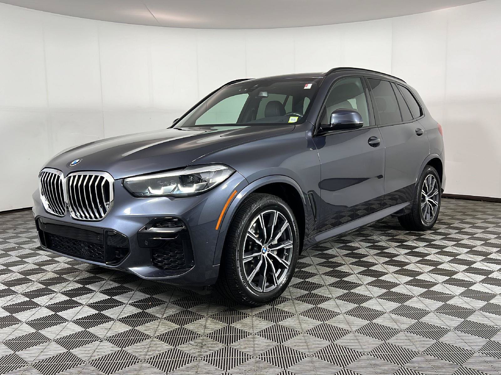 Used 2022 BMW X5 xDrive40i w/ M Sport Package AWD/4WD image 12
