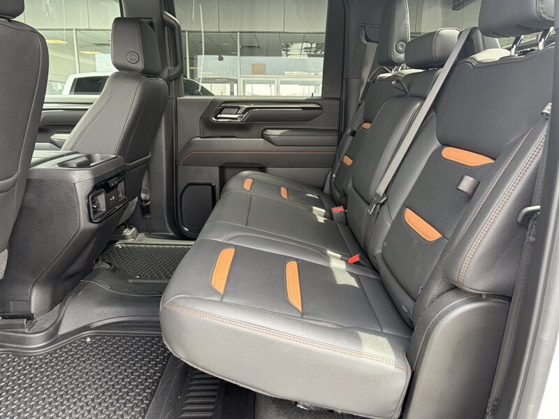 Used 2025 GMC Sierra 2500 AT4 AWD/4WD image 19