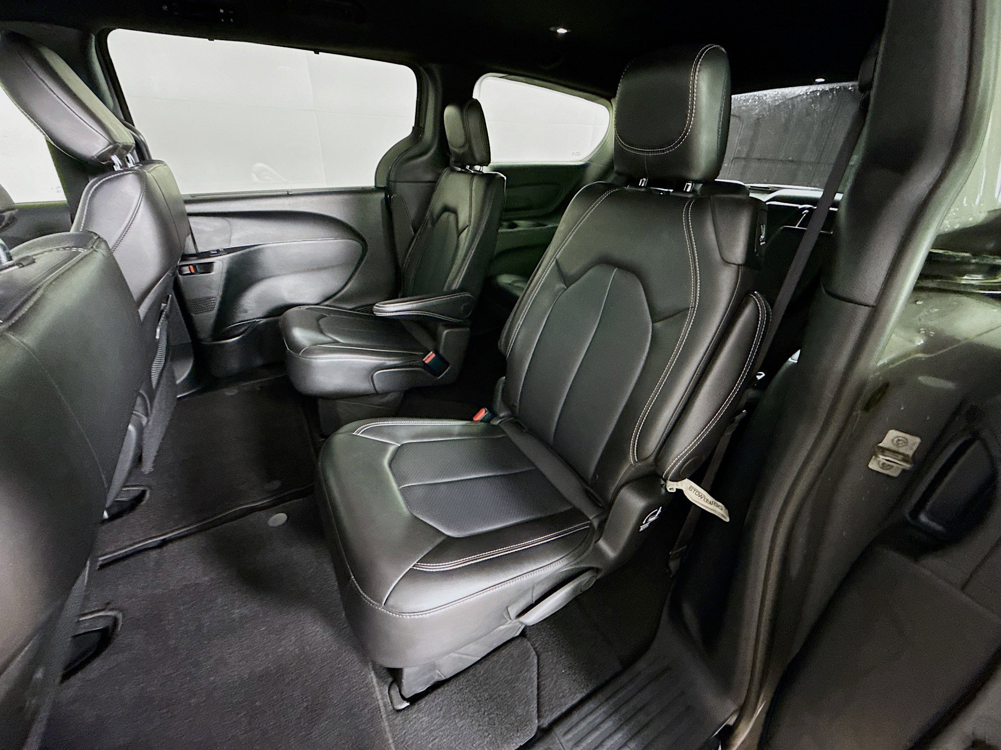 Used 2025 Chrysler Pacifica Select image 28