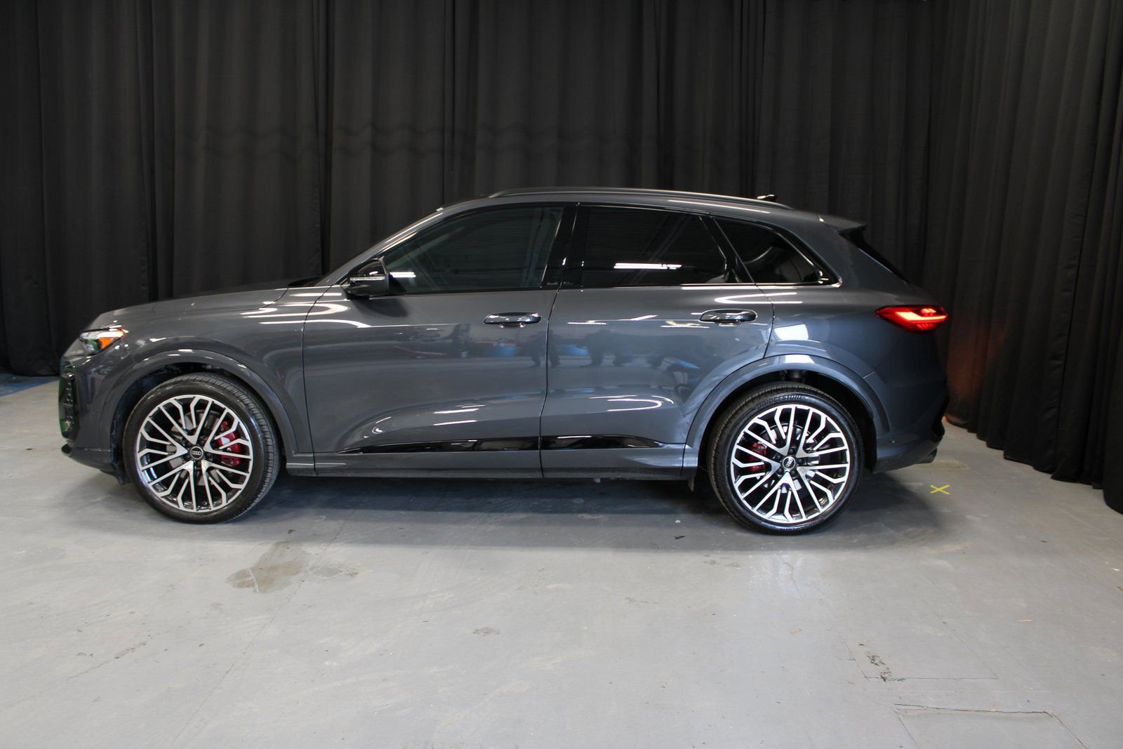 Used 2025 Audi SQ5 Prestige image 13