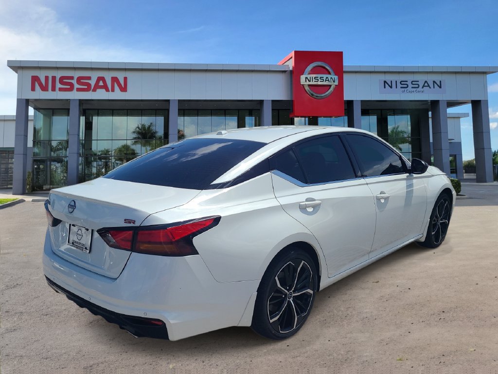 Used 2025 Nissan Altima 2.5 SR FWD image 2