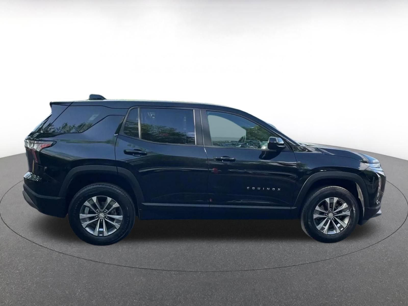 Used 2025 Chevrolet Equinox LT FWD image 16