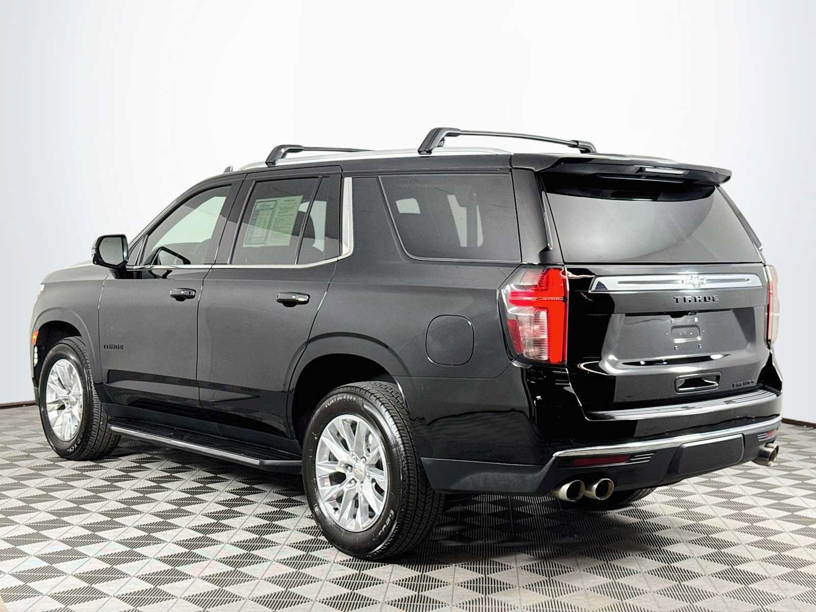 Used 2023 Chevrolet Tahoe Premier w/ Premium Package AWD/4WD image 7