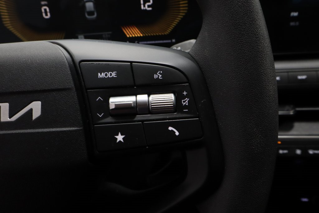 Used 2025 Kia K4 LX image 30