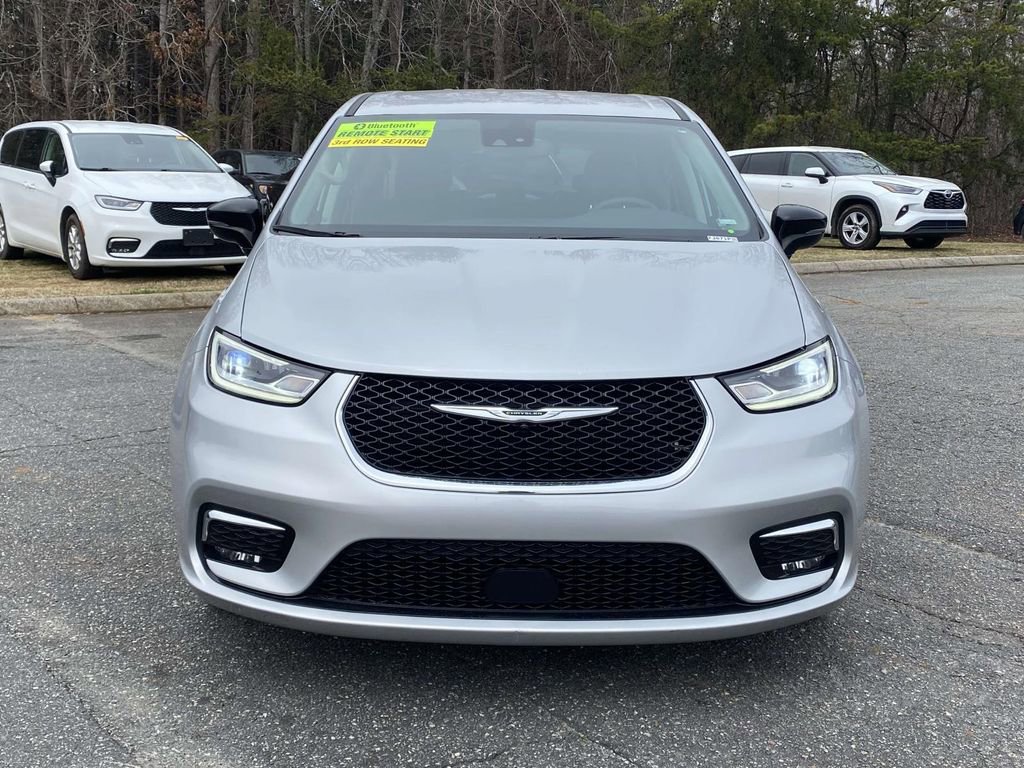 Used 2024 Chrysler Pacifica Touring-L image 7