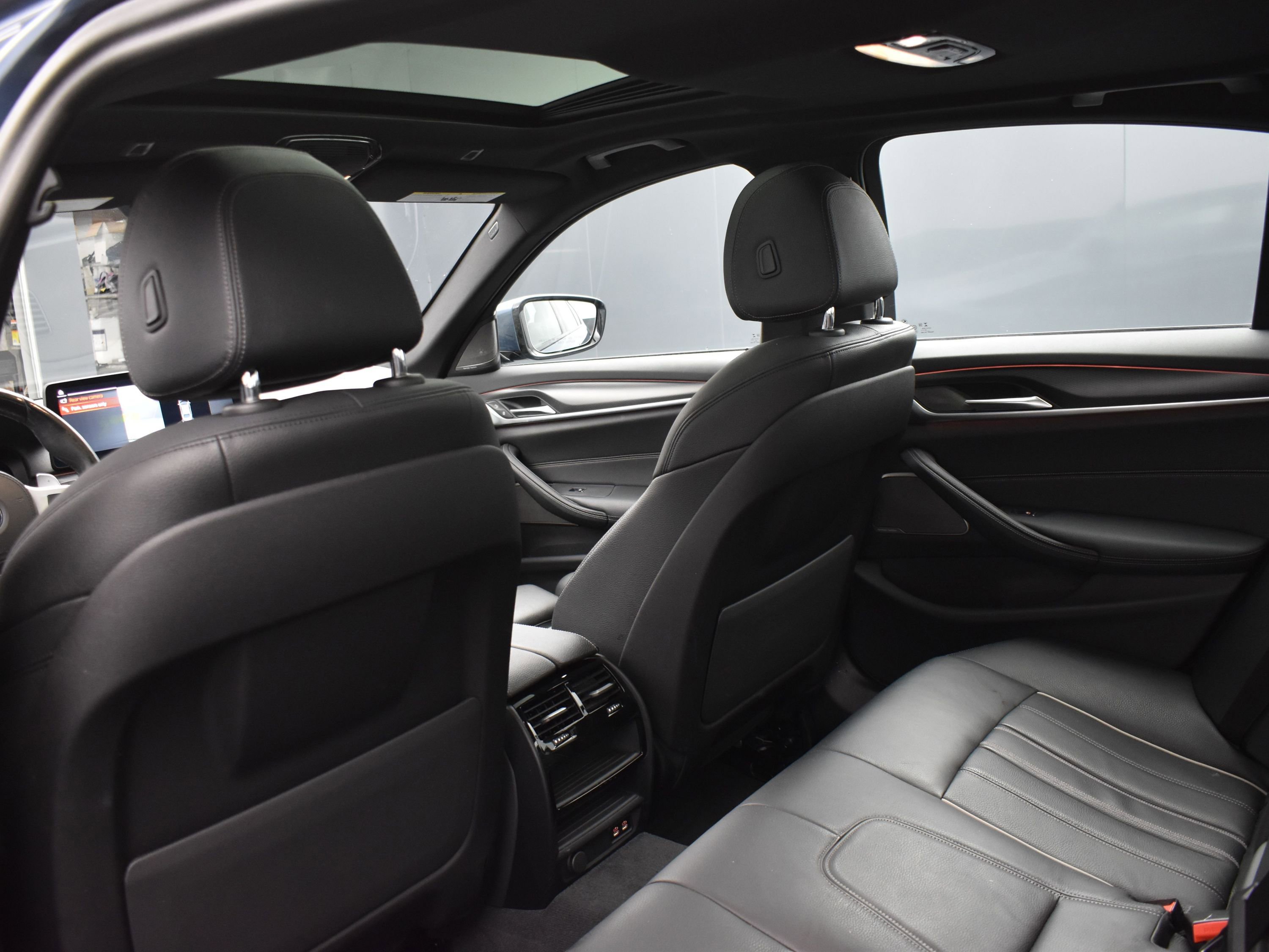 Used 2023 BMW 540i xDrive w/ M Sport Package image 9