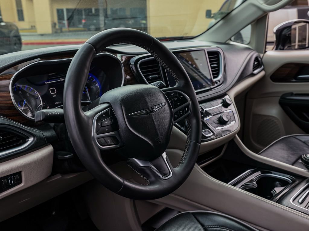 Used 2023 Chrysler Pacifica Limited image 14