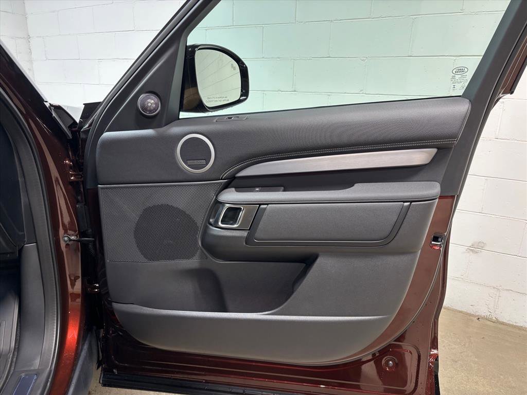 New 2026 Land Rover Discovery Limited Edition image 32