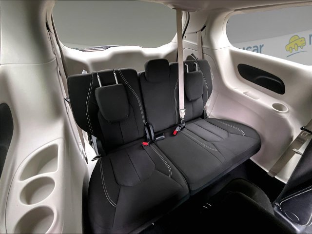 Used 2023 Chrysler Voyager LX FWD image 17