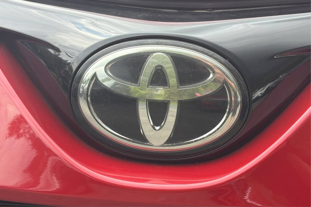 Used 2017 Toyota RAV4 LE FWD image 25