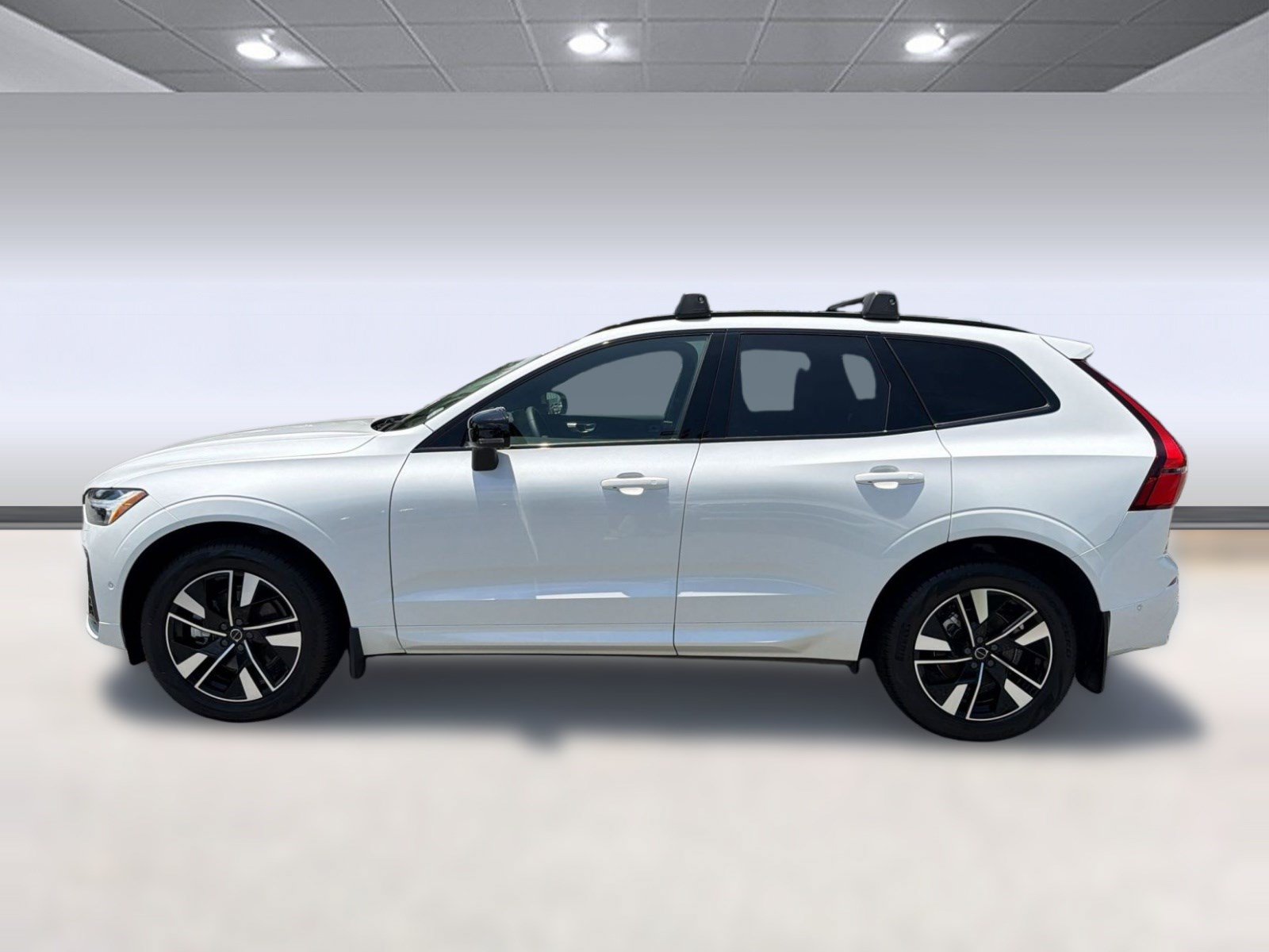New 2026 Volvo XC60 B5 Plus w/ Climate Package PRO AWD/4WD image 2