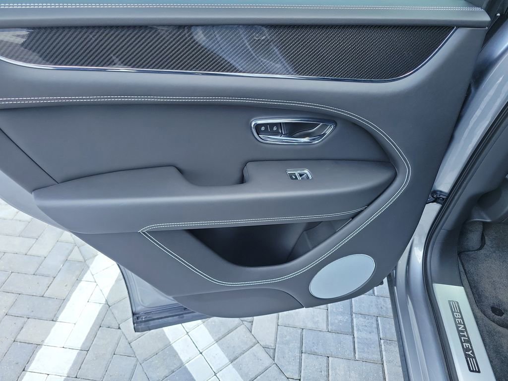 Used 2021 Bentley Bentayga AWD/4WD image 22