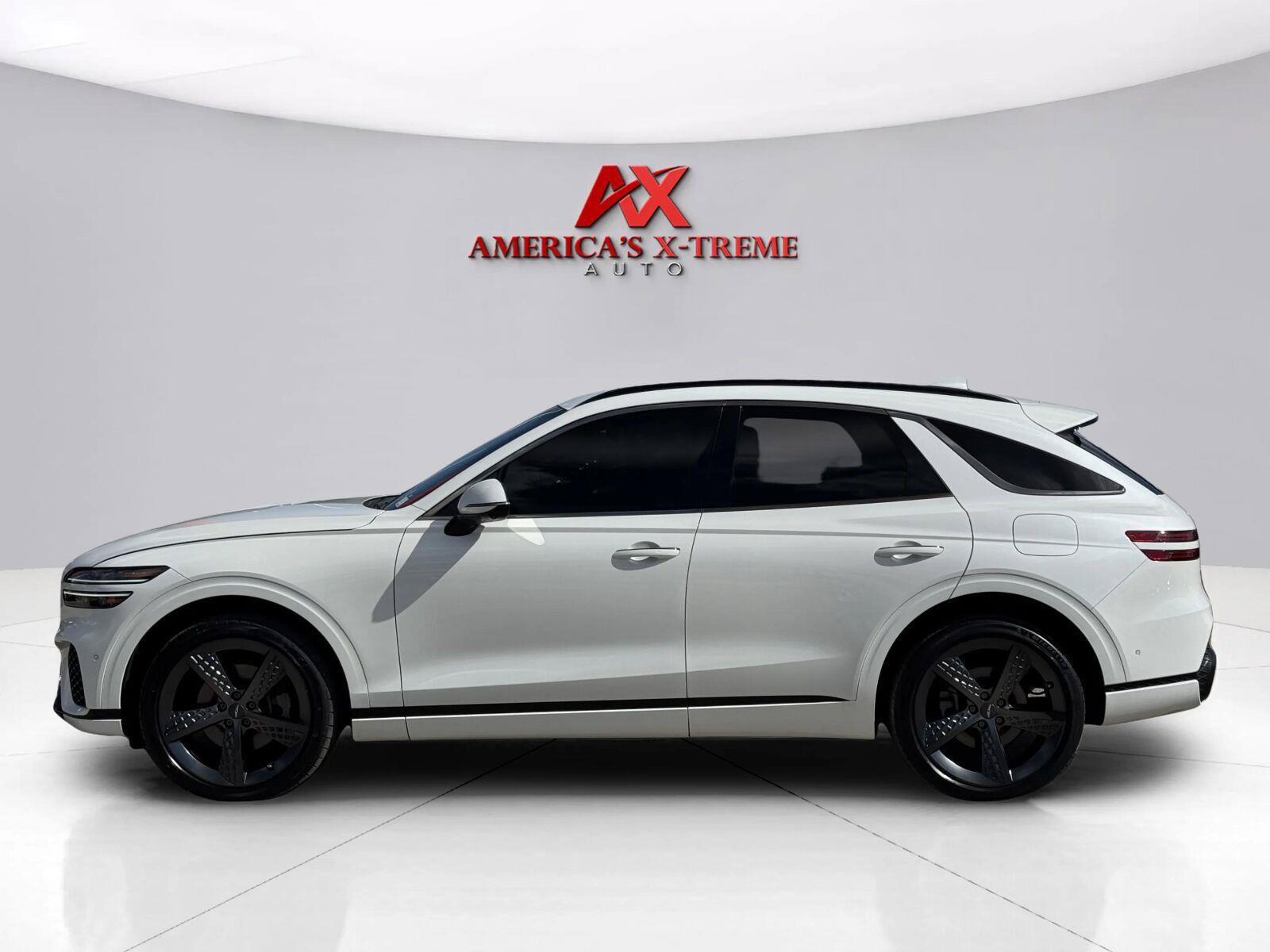 Used 2022 Genesis GV70 2.5T w/ Sport Prestige Package AWD/4WD image 2