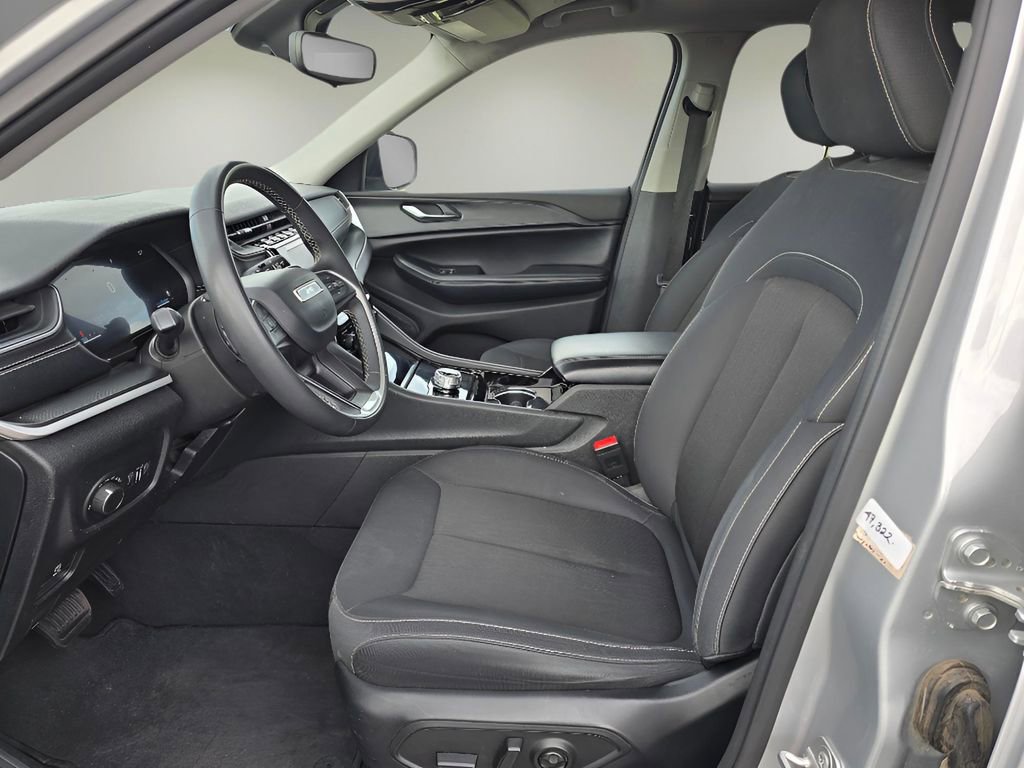 Used 2023 Jeep Grand Cherokee L Laredo image 13