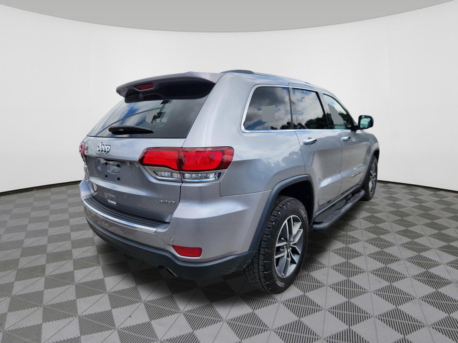 Used 2021 Jeep Grand Cherokee Limited AWD/4WD image 4